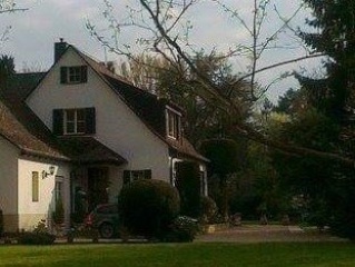 Ad image: Haus in einem großen Garten