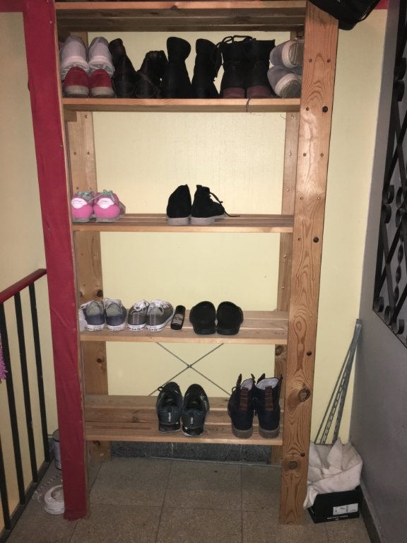 WG-Zimmer Innenstadt Karlsbaderstraße 1 - Euer exklusives Schuhregal