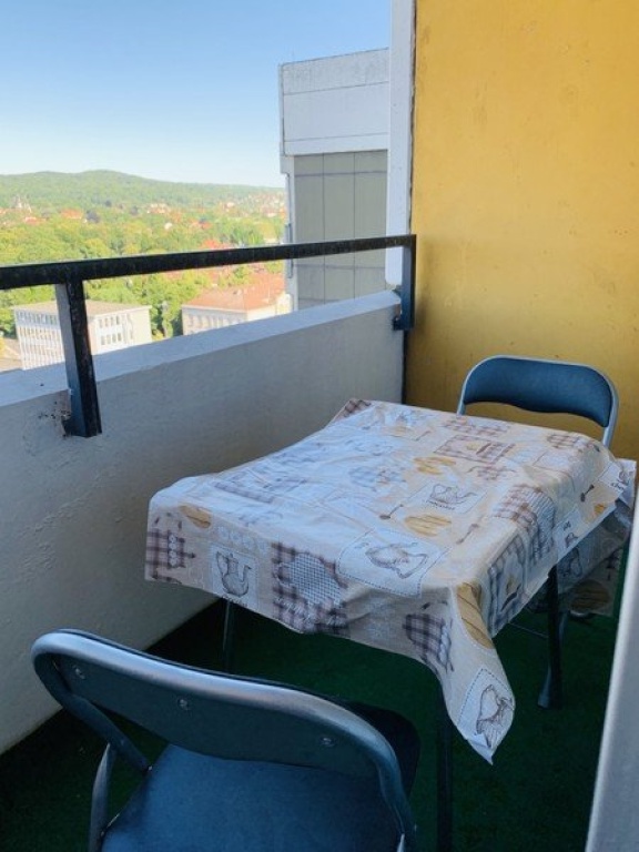 WG-Zimmer Innenstadt DIREKT NEBEN UNI, Weender Tor - Panoramabalkon mit weichem Rasenteppich