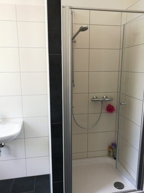 WG-Zimmer Kernstadt Sybelstraße 1 - Badezimmer