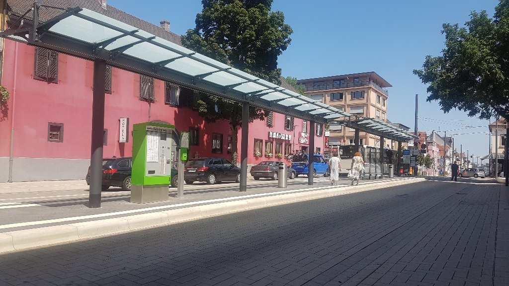 WG-Zimmer City Großherzog-Friedrich-Str.20 - Bushaltestelle