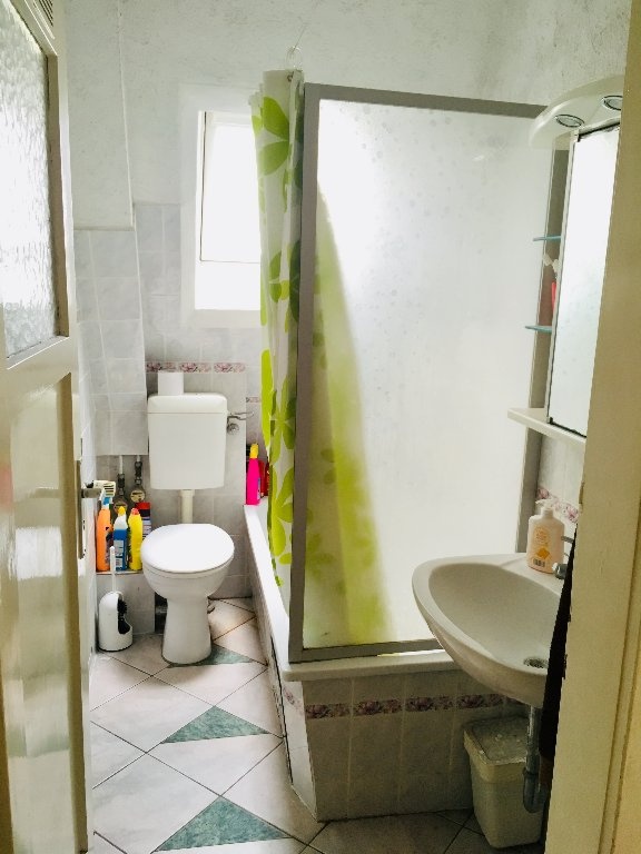 WG-Zimmer Innenstadt Parkring 37 - Das Tageslichtbad mit Badewanne
