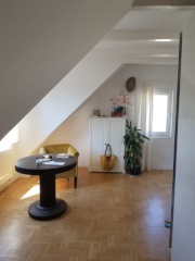 Anzeigenbild: Ab 01.11.24  Wunderschönes lichtdurchflutetes Zimmer
