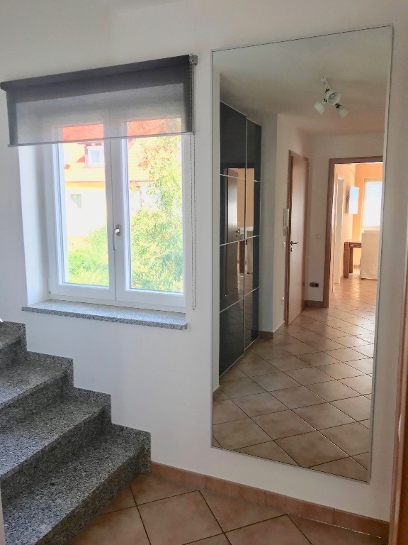 WG-Zimmer Garching NORD Mitterweg - Flur mit großem Schrank