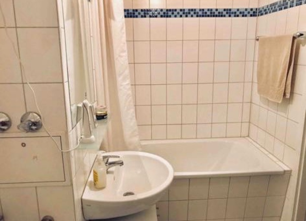 1 Jahr ab Juli 2025 | Geräumiges und Möbliertes 2-Zimmer-Apartment in der Nähe von Berlin Mitte 1 Year from July 2025 | Spacious And Furnished 2-Room-Apartment Near Berlin Mitte