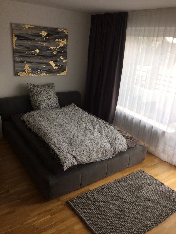 Top-Modernes, hochwertig möbliertes 1-Zimmer Apartment D-Unterrath (1 Min. ÖPNV, FH D ́dorf) mit EBK+großem Balkon – 40468 Düsseldorf Unterrath – Vorschaubild 2