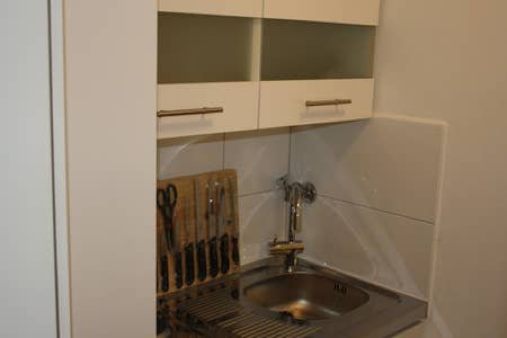Top-Modernes, hochwertig möbliertes 1-Zimmer Apartment D-Unterrath (1 Min. ÖPNV, FH D ́dorf) mit EBK+großem Balkon – 40468 Düsseldorf Unterrath – Vorschaubild 6