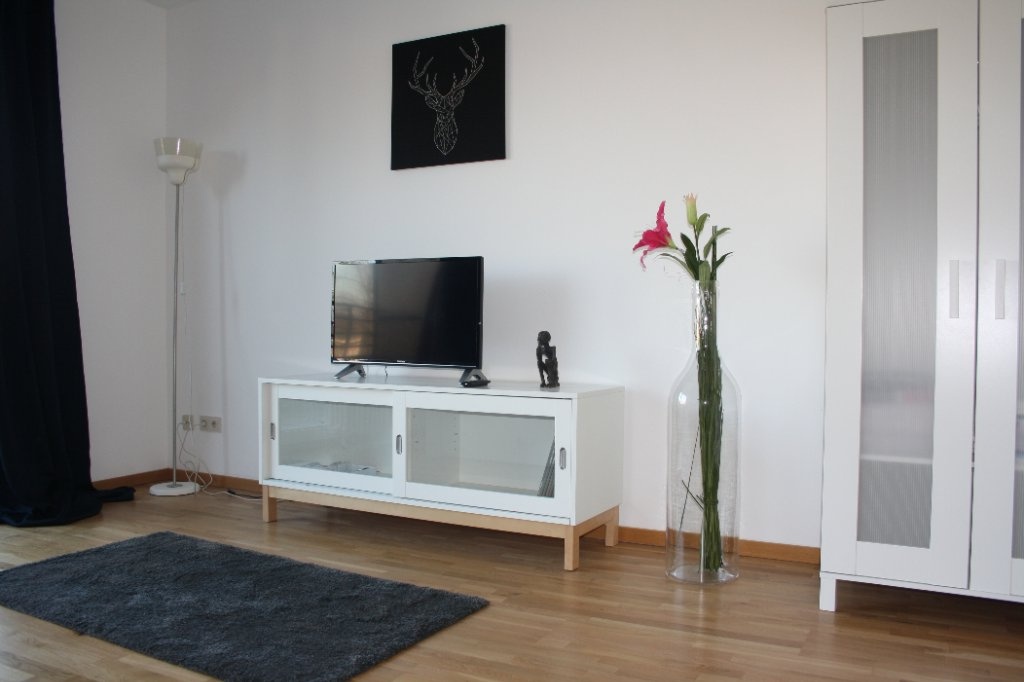 Top-Modernes, hochwertig möbliertes 1-Zimmer Apartment D-Unterrath (1 Min. ÖPNV, FH D ́dorf) mit EBK+großem Balkon – 40468 Düsseldorf Unterrath – Bild 1 von 10