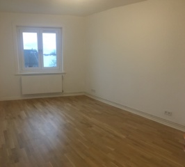 Vermiete unmöbliertes Zimmer in 2er WG