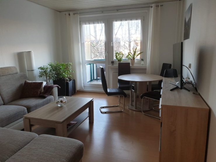 3 Raum Wohnung 56m² in Winzerla mit Balkon, Keller, Fahrradkeller, WG