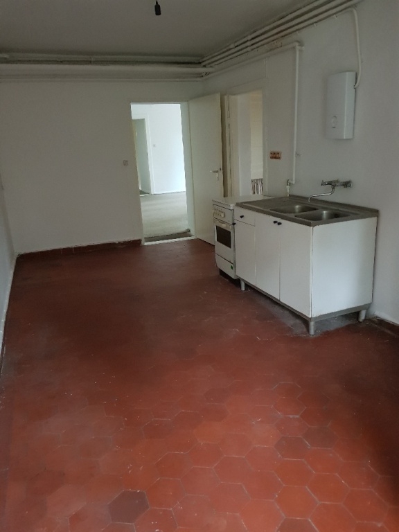 Flat Charlottenburg Heerstraße - Küche mit Blick ins Wohnzimmer