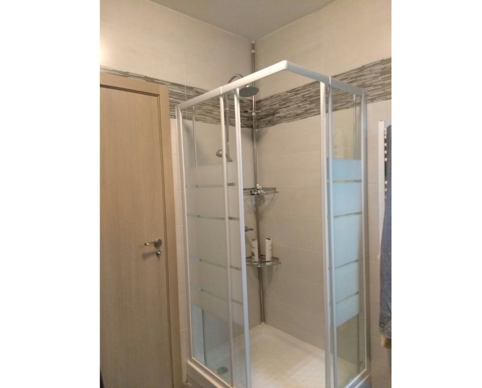 Habitación en WG Embajadores - Calle Martin de Vargas 5 - Dusche Bad 2