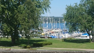 Anzeigenbild: Stilvolle, gepflegte 1 Zimmer Wohnung mit Balkon direkt am See