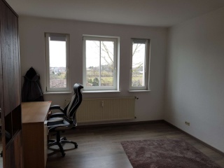 Anzeigenbild: 1 großes/helles Zimmer in ruhiger Lage