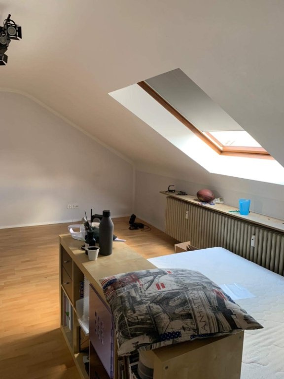 Helle 25qm-Dachgeschosswohnung in Heidelberg-Kirchheim – Perfekt für Studierende!