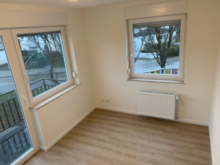 ab sofort wieder frei 2026 | Villa WG (200 qm Wohnfläche) 400m Hochschule Wirtschaft entfernt. Komplett renoviert. Mit Garten 280 qm sowie überdachter Terrasse & Balkon (3 Badezimmer, 4 WCs, moderne Küche)