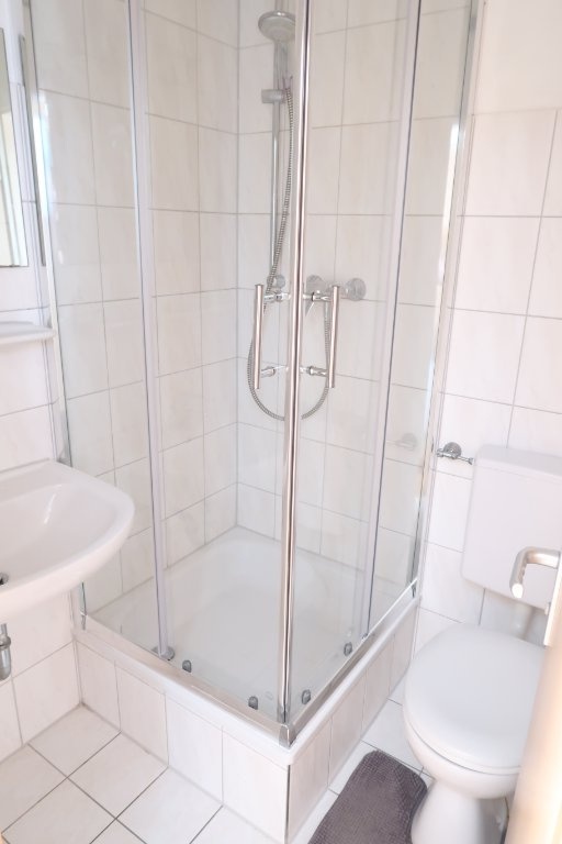 WG-Zimmer West Süd Degerloch Steinkopfstraße - Badezimmer