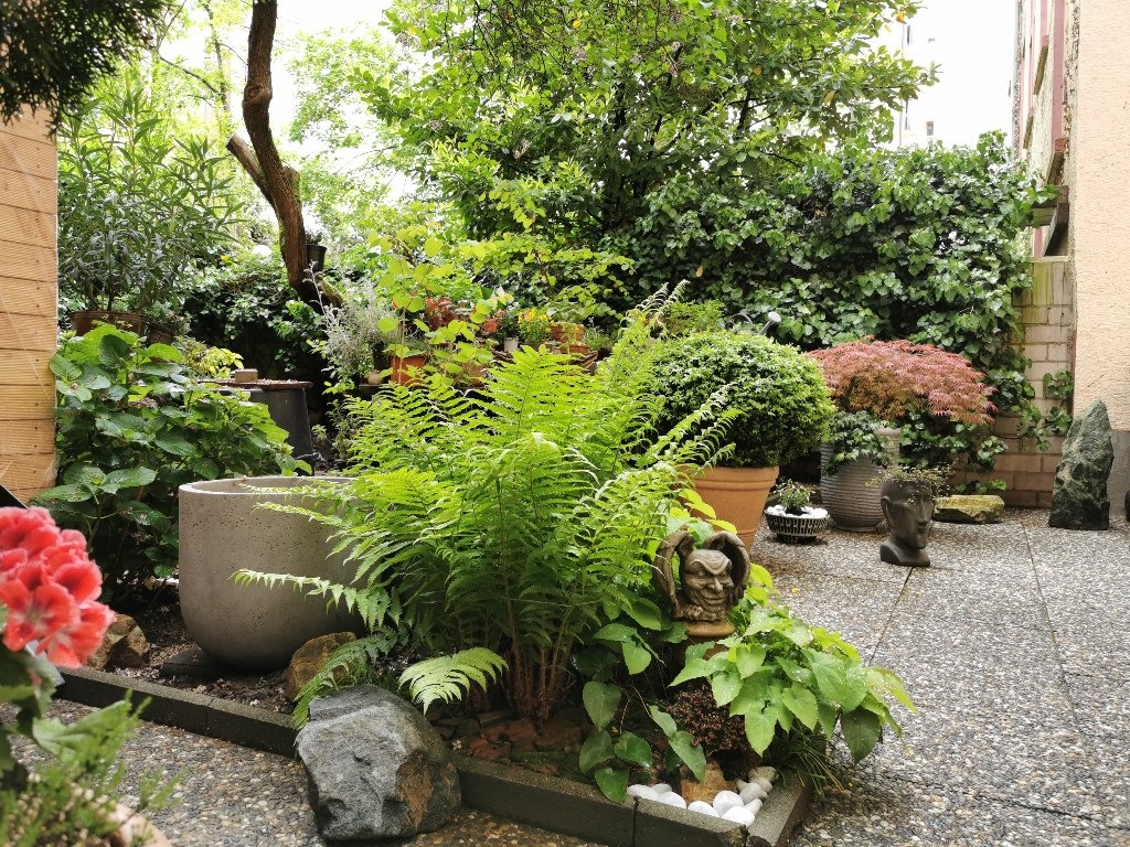 WG-Zimmer Gutleutviertel Esslinger Str. 11 - nicht nur Mülltonnen