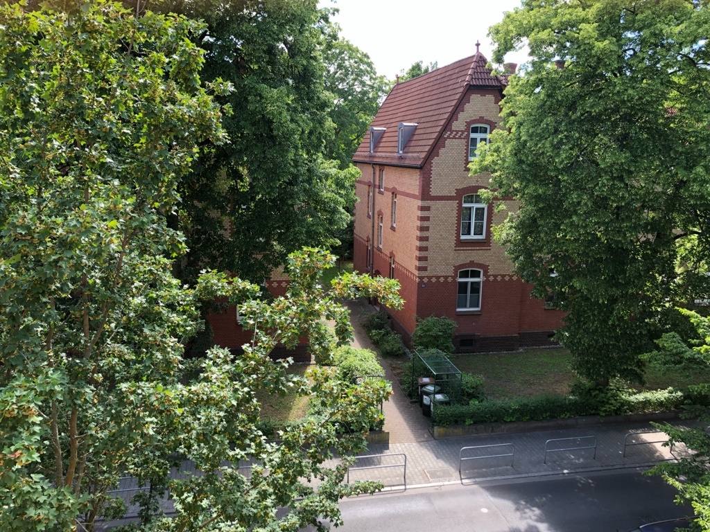 WG-Zimmer Gallus Gallusviertel Bei Tram Haltestelle Rebstöckerstraße - View from the windows (all around)