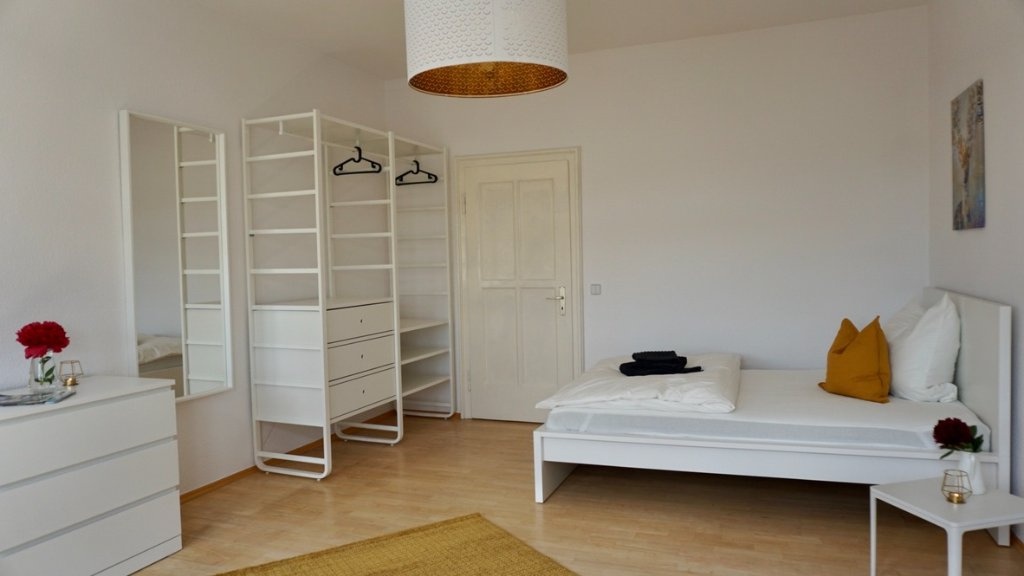 Apartamento Berlin Karl-Marx-Allee 55 - Zimmer 3 - gelb 20m²