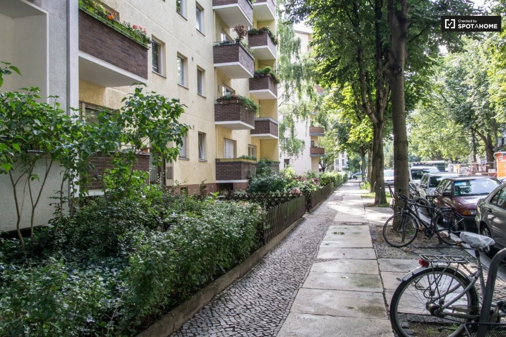 Helles, sonniges Dachgeschoss-Studio in ruhiger Lage – ausgesucht, ausschließlich für 1 Person - Helles und stilvoll renoviertes Dachgeschoss-Studio in ruhiger Lage – exklusiv für eine Person erhältlich. Registrierungsnummer: 07/Z/AZ/011629-21 Helles, sonniges Dachgeschoss-Studio in ruhiger Lage – stilvoll renoviert, ausschließlich für 1 Person - Bright and stylishly renovated attic studio in a peaceful setting – available exclusively for one person. Registration number: 07/Z/AZ/011629-21