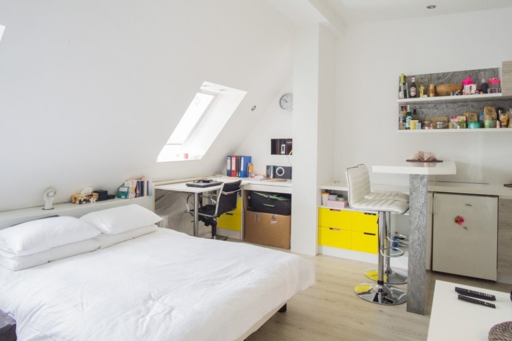 Helles, sonniges Dachgeschoss-Studio in ruhiger Lage – ausgesucht, ausschließlich für 1 Person - Helles und stilvoll renoviertes Dachgeschoss-Studio in ruhiger Lage – exklusiv für eine Person erhältlich. Registrierungsnummer: 07/Z/AZ/011629-21 Helles, sonniges Dachgeschoss-Studio in ruhiger Lage – stilvoll renoviert, ausschließlich für 1 Person - Bright and stylishly renovated attic studio in a peaceful setting – available exclusively for one person. Registration number: 07/Z/AZ/011629-21 – Nähe Barbarossa Platz, 10781 Berlin Schöneberg – Vorschaubild 10