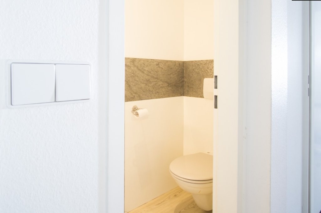 Helles, sonniges Dachgeschoss-Studio in ruhiger Lage – ausgesucht, ausschließlich für 1 Person - Helles und stilvoll renoviertes Dachgeschoss-Studio in ruhiger Lage – exklusiv für eine Person erhältlich. Registrierungsnummer: 07/Z/AZ/011629-21 Helles, sonniges Dachgeschoss-Studio in ruhiger Lage – stilvoll renoviert, ausschließlich für 1 Person - Bright and stylishly renovated attic studio in a peaceful setting – available exclusively for one person. Registration number: 07/Z/AZ/011629-21 – Nähe Barbarossa Platz, 10781 Berlin Schöneberg – Vorschaubild 16