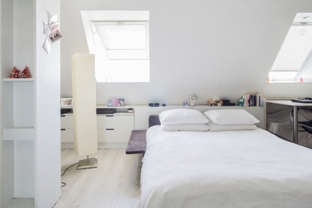 Helles, sonniges Dachgeschoss-Studio in ruhiger Lage – ausgesucht, ausschließlich für 1 Person - Helles und stilvoll renoviertes Dachgeschoss-Studio in ruhiger Lage – exklusiv für eine Person erhältlich. Registrierungsnummer: 07/Z/AZ/011629-21 Helles, sonniges Dachgeschoss-Studio in ruhiger Lage – stilvoll renoviert, ausschließlich für 1 Person - Bright and stylishly renovated attic studio in a peaceful setting – available exclusively for one person. Registration number: 07/Z/AZ/011629-21 – Nähe Barbarossa Platz, 10781 Berlin Schöneberg – Vorschaubild 11