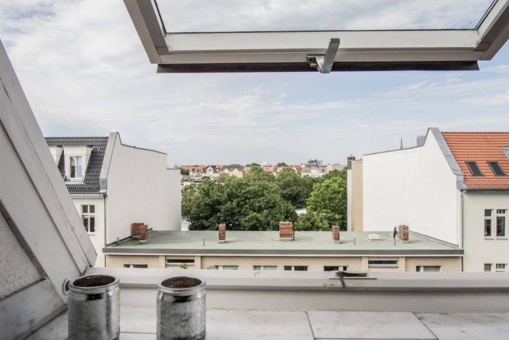 Helles, sonniges Dachgeschoss-Studio in ruhiger Lage – ausgesucht, ausschließlich für 1 Person - Helles und stilvoll renoviertes Dachgeschoss-Studio in ruhiger Lage – exklusiv für eine Person erhältlich. Registrierungsnummer: 07/Z/AZ/011629-21 Helles, sonniges Dachgeschoss-Studio in ruhiger Lage – stilvoll renoviert, ausschließlich für 1 Person - Bright and stylishly renovated attic studio in a peaceful setting – available exclusively for one person. Registration number: 07/Z/AZ/011629-21 – Nähe Barbarossa Platz, 10781 Berlin Schöneberg – Vorschaubild 12