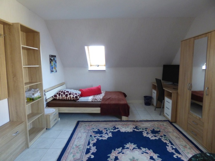 Helles, modernes, möbliertes WGZimmer neu zu vermieten