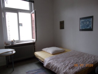 Möbliertes Zimmer  (Wohnung) in einer Altbauwohnung in Bockenheim
