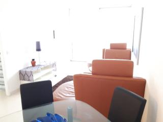 Anzeigenbild: Möblierte sonnige 2-Zi + Balkon mit herrlicher Aussicht (WiFi) - 5 Min. bis zum HBF in Mannheim - Ideal für Job/Studium in MA oder Lu oder Stuttgart