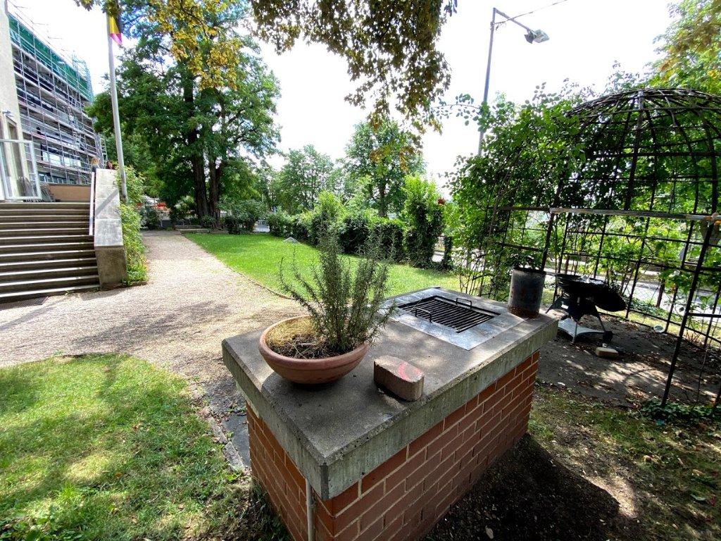WG-Zimmer Mitte Haußmannstraße 46 - Garten mit gemauertem Grill