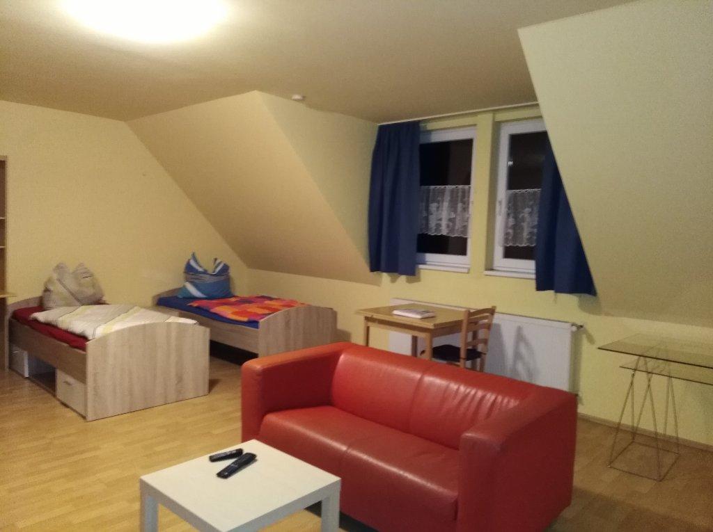 Apartment, voll möbliert, mit eigener Dusche/WC, für 1oder 2 Person(en)