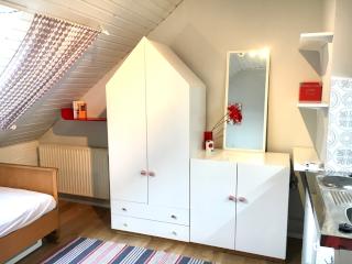 Anzeigenbild: *Tiny Home* Studentin (w) für möbliertes Mini- Apartment gesucht - 11min zur Uni, 15min zum Hbf
