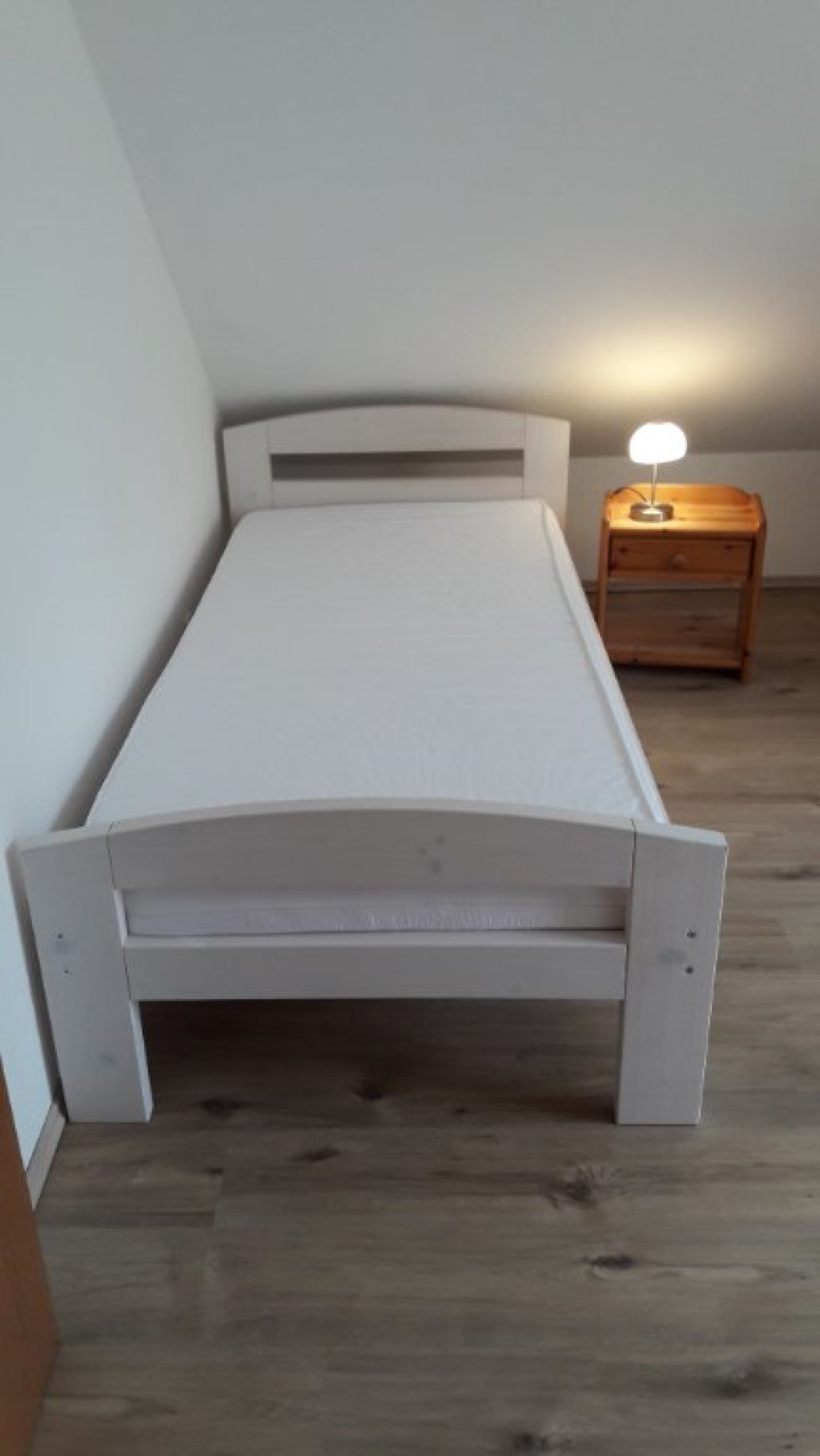 WG-Zimmer Tiefenbronn-Mühlhausen Bosch/Porsche Nähe - Neue Matratze