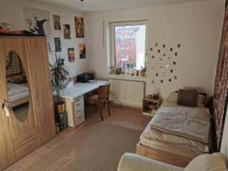 Anzeigenbild: Zentrumnahes 12 m2 Zimmer in 4er WG