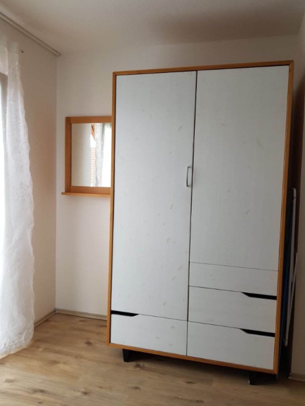 WG-Zimmer Tiefenbronn-Mühlhausen Bosch/Porsche Nähe - großer Kleiderschrank