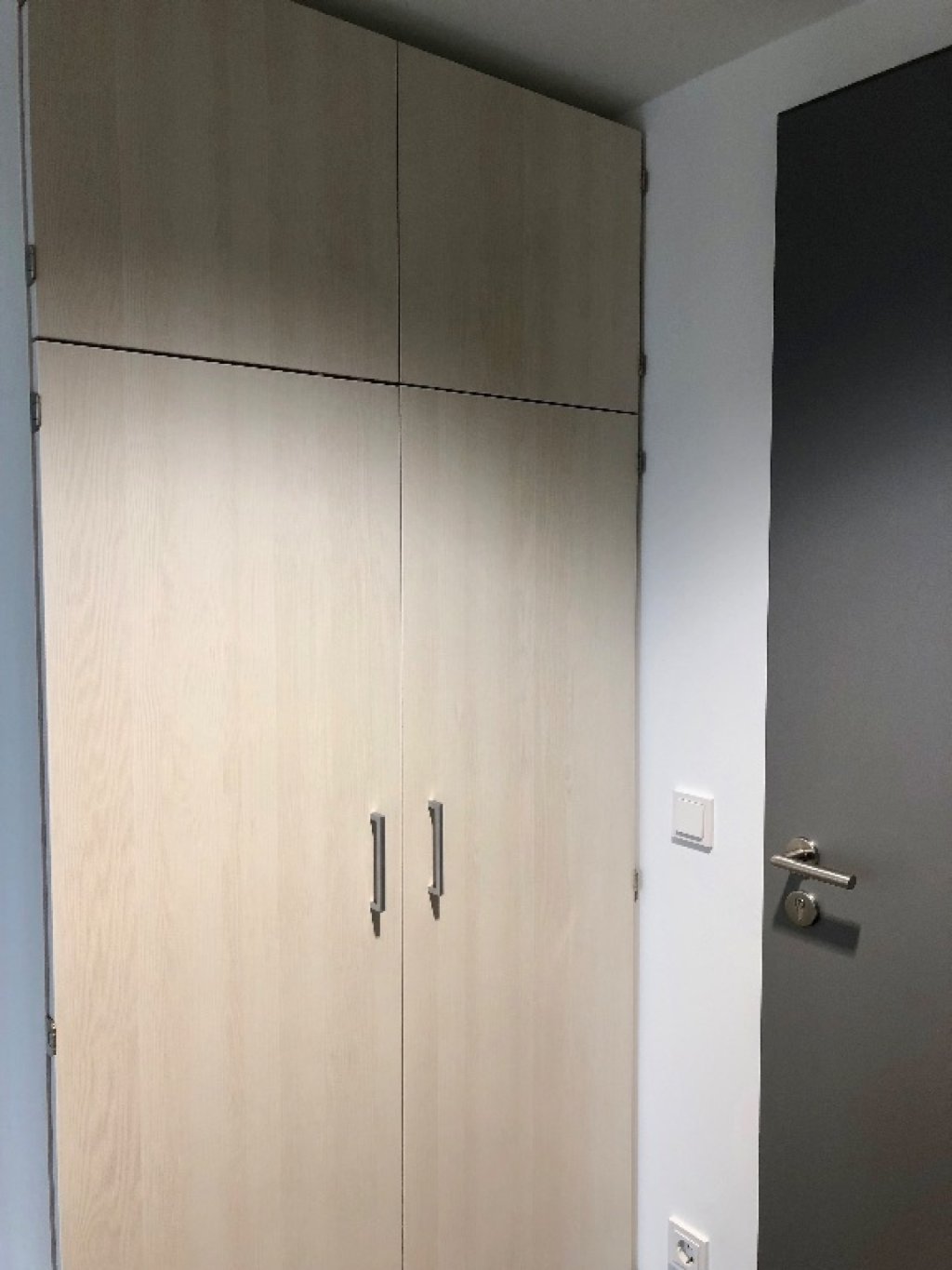 1-Zimmer-Wohnung Planegg/ Martinsried Lochhamerstraße 7 - Eingangsbereich - Schrank 1/2