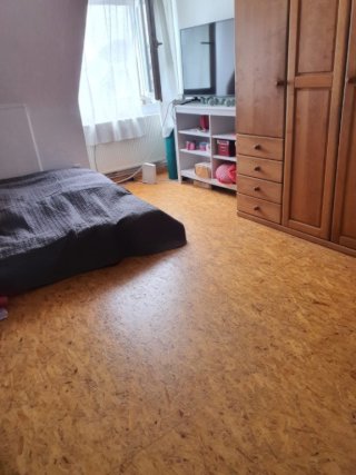 Anzeigenbild: Gemütliche Dachgeschosswohnung mit 4 Zimmern. Perfekt geeignet für 2er WG.
