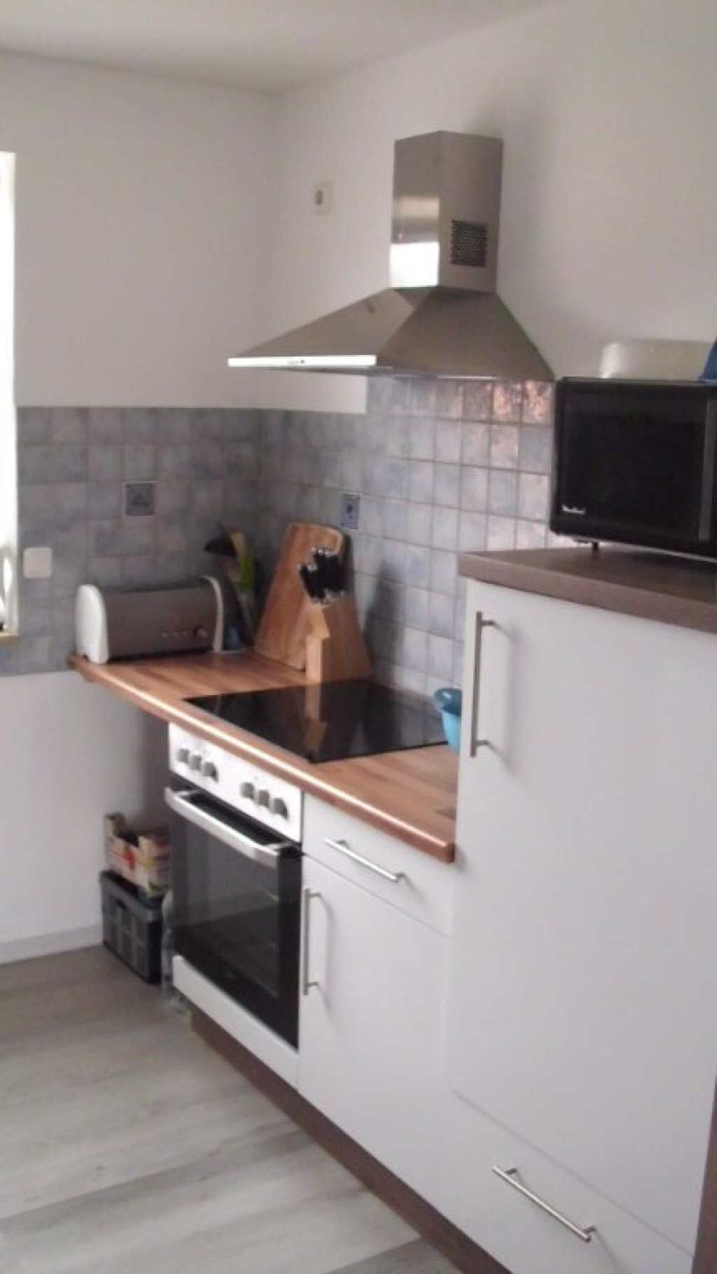 WG-Zimmer Titz Meerhofstraße 1 B - Küchenzeile rechts