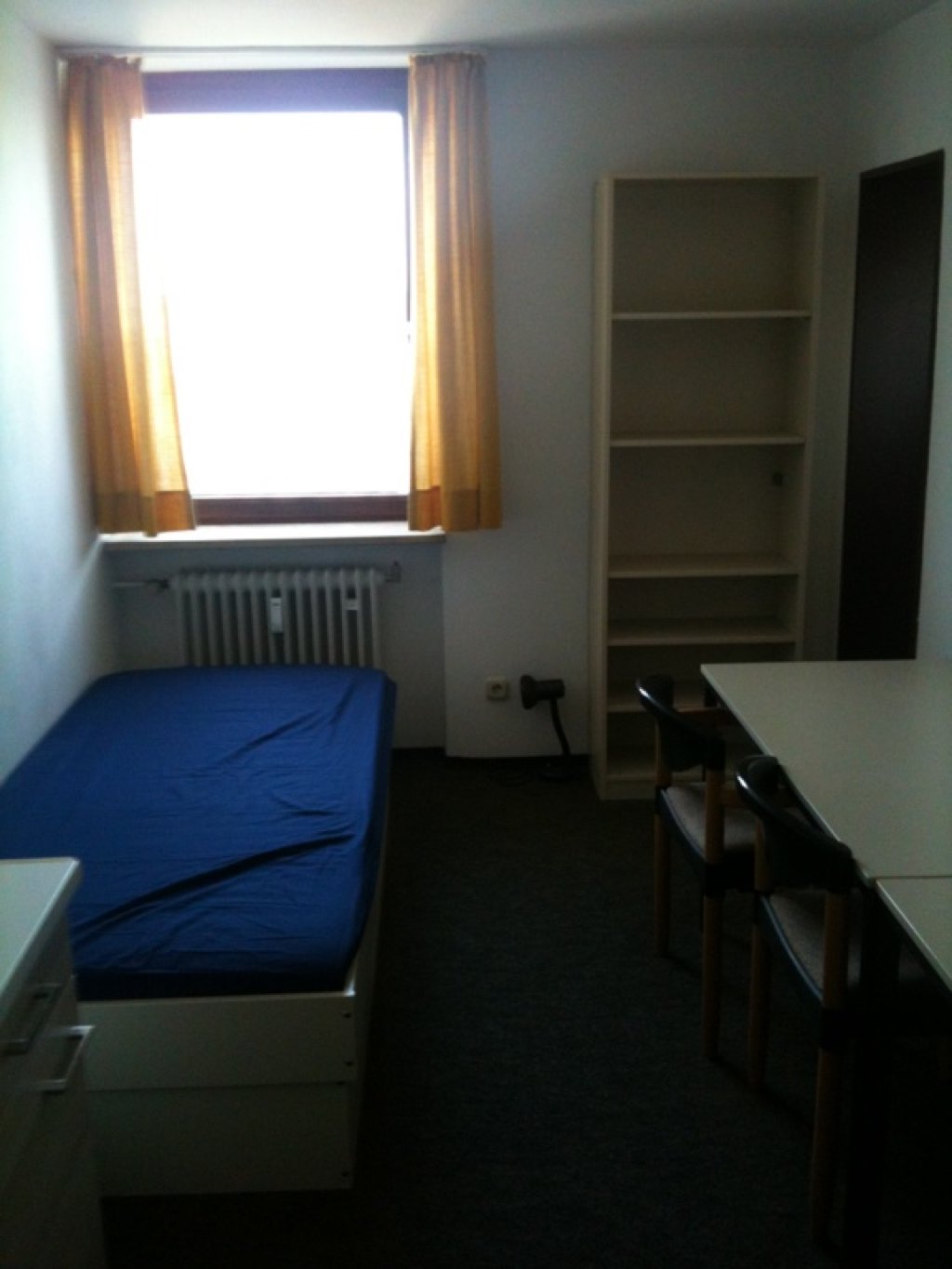 Ab 01.09.2026 oder Vereinbarung: 1-Zimmer-Wohnung in sehr ruhigem Haus in schöner Wohngegend (angrenzender Wald zum Erholen und Sport machen) – Rennesstr. 41, 91054 Erlangen Sieglitzhof – Vorschaubild 2