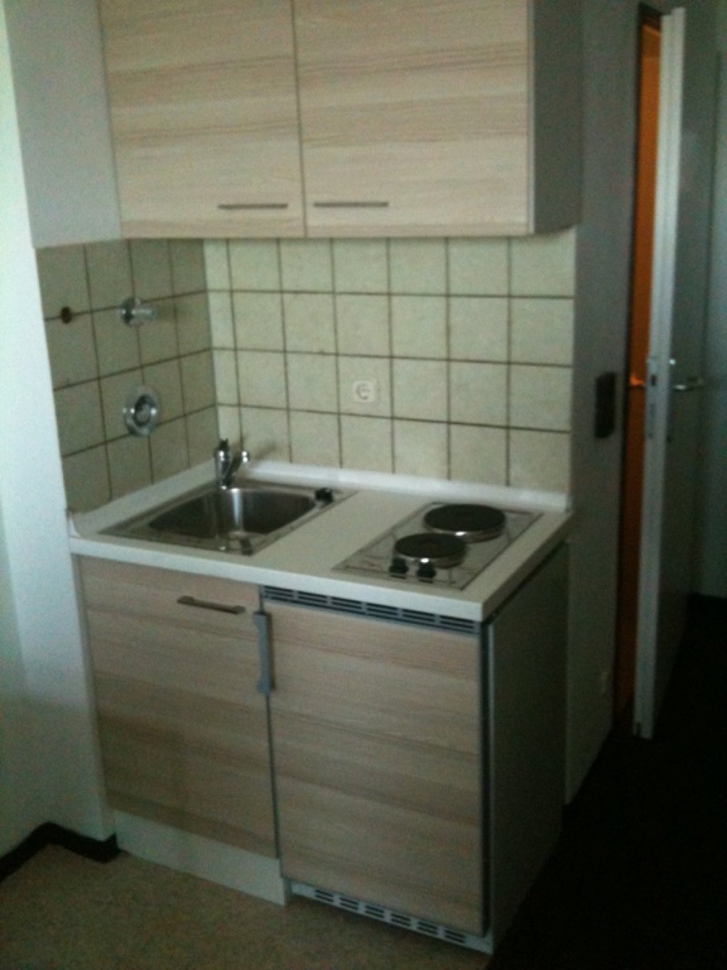 Ab 01.09.2026 oder Vereinbarung: 1-Zimmer-Wohnung in sehr ruhigem Haus in schöner Wohngegend (angrenzender Wald zum Erholen und Sport machen)