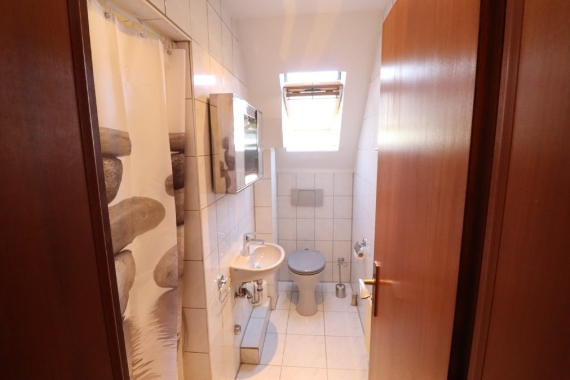 WG-Zimmer Zuffenhausen Edisonstrasse - Bad