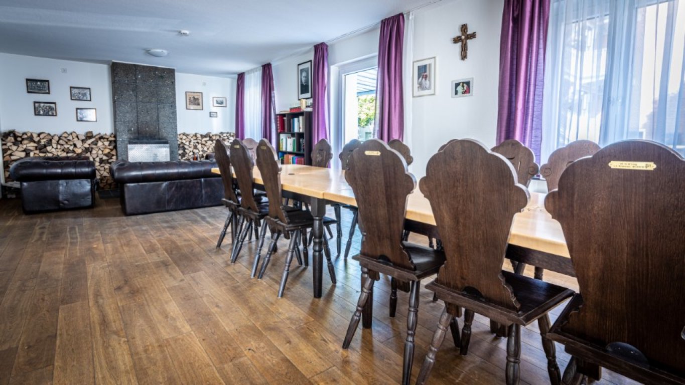 Habitación en WG Instituts-Viertel Rheinstraße 23 - Wohnzimmer | Tischgruppe