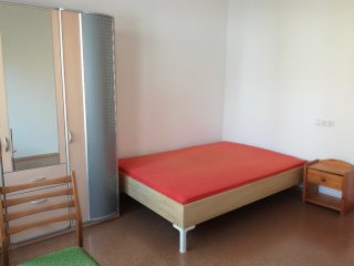 Imagen del anuncio: Nettes, helles, , möbliertes  ca 15 m2 Zi in 2-er WG - direkt bei der Hochschule!!! -zentrumsnah-all iclusive-Geschirr usw.