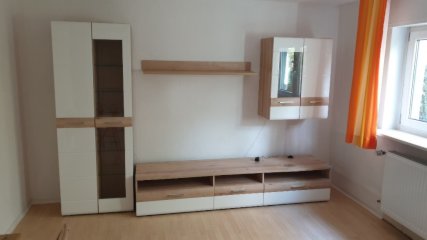 Anzeigenbild: Helles möbliertes Zimmer 23qm Bad Kochnische