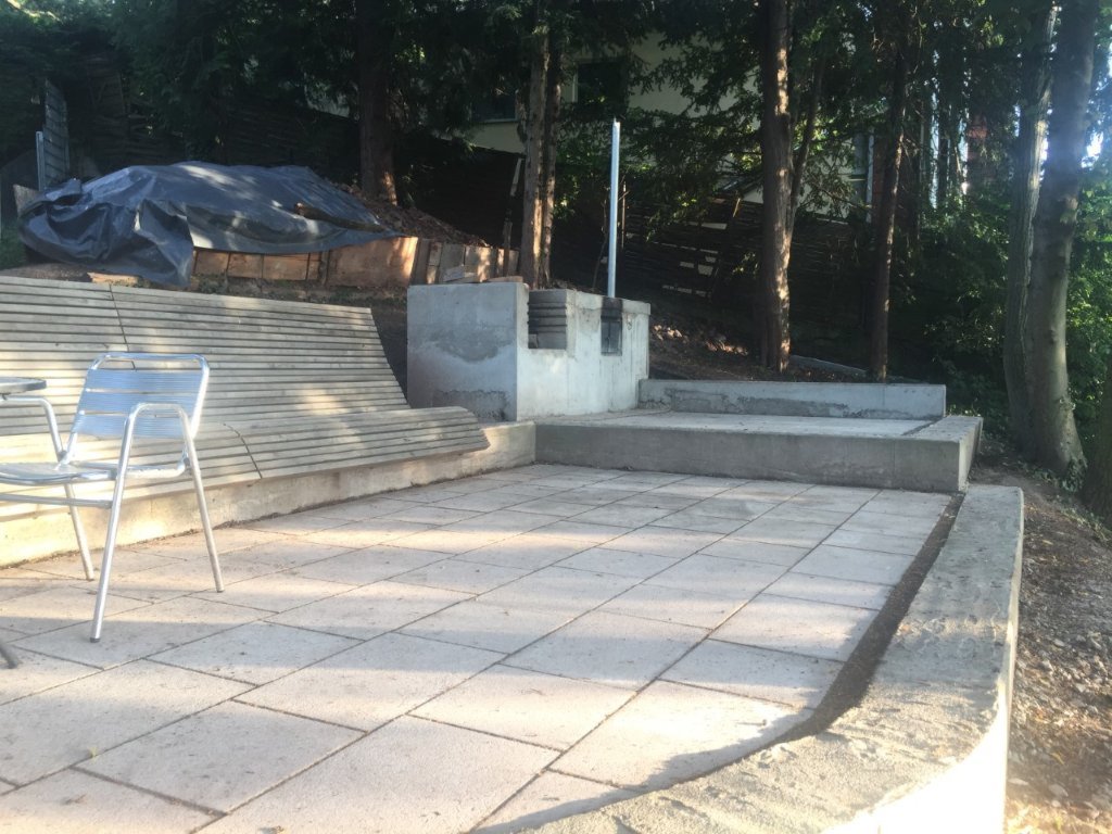 WG-Zimmer Mitte Etzelstraße 7 - Aussichtsterrasse auf unserem Hügelgrundstück