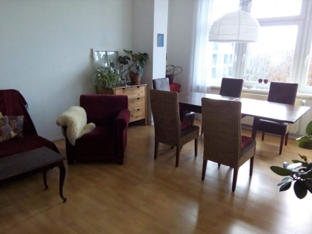 Helle und großzügige 2-Zimmer-Wohnung (70qm) mit Südbalkon und Badewanne in perfekter Lage