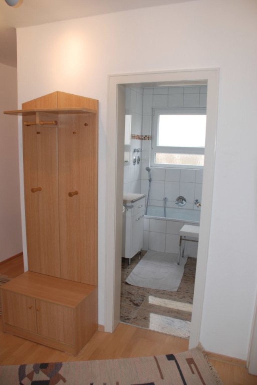 WG-Zimmer Möhringen Kremmlerstr. - Flur + Blick zum Bad
